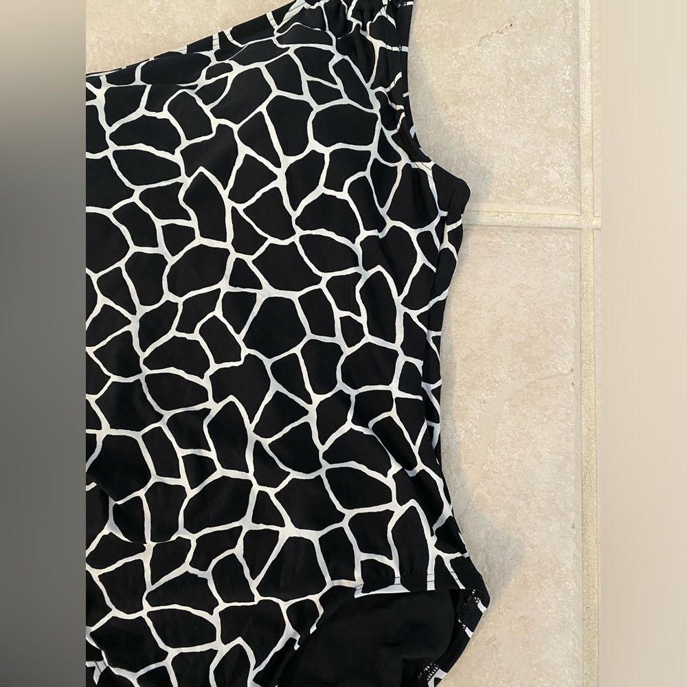 Michael Kors One Shoulder One Piece Swimsuit - Size 10 - Picture 4 of 9